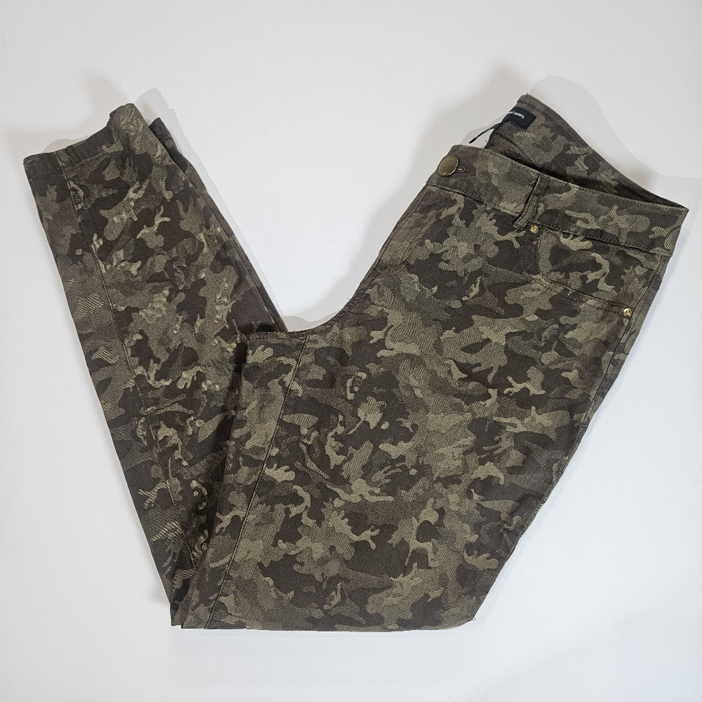 INC Camo Pants Women’s Size 8 Mid Rise Straight Leg Army-Inspired Casual Utility